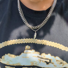 Load image into Gallery viewer, FEATHER CREST PENDANT