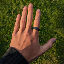 Load image into Gallery viewer, BLACK ROMAN BAND RING