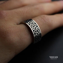 Load image into Gallery viewer, CELTIC KNOT RING - Rocko Jewellery