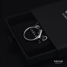 Load image into Gallery viewer, BAR SIGNET RING - Rocko Jewellery
